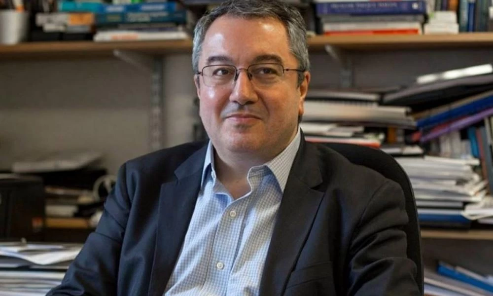 Μόσιαλος: Ανησυχούμε για τα ΜΜΕ... μεγαλύτερη η διασπορά από τις πλατείες!